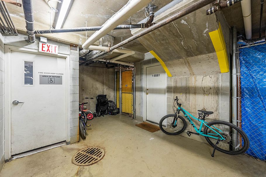 1 8581 Jellicoe Street Vancouver, BC - 36