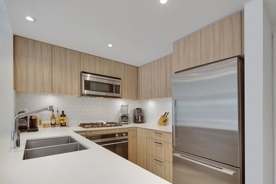 206 1061 Marine Drive North Vancouver, BC - 12