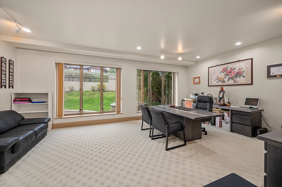 828 Beachview Drive North Vancouver, BC - 18