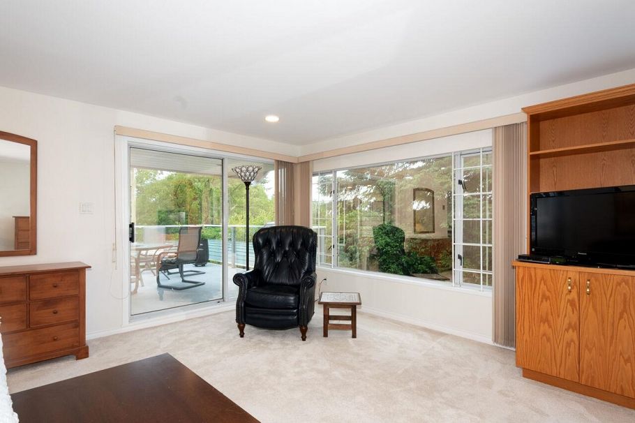 530 E Queens Road North Vancouver, BC - 18