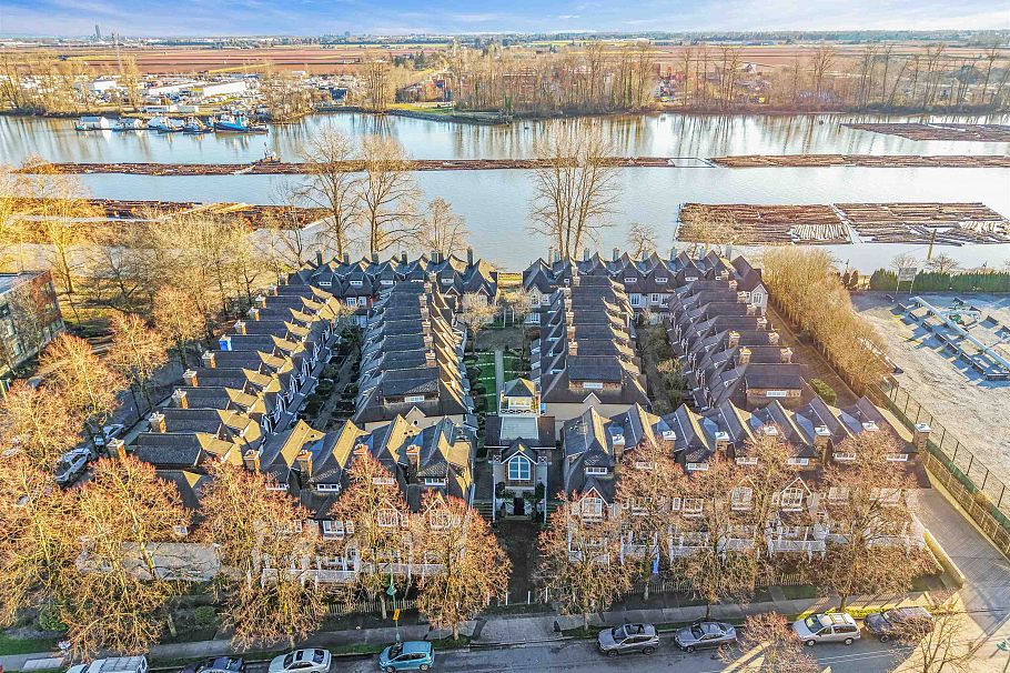 1 8581 Jellicoe Street Vancouver, BC - 38