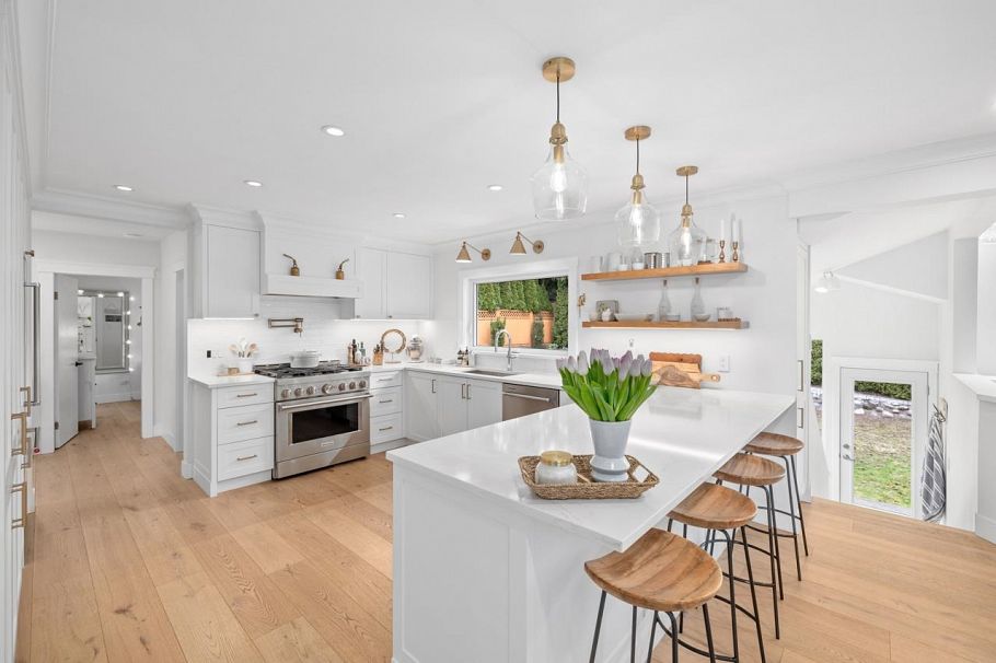 2524 Bendale Road North Vancouver, BC - 2