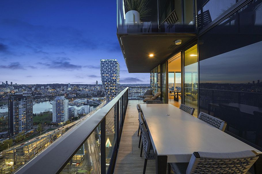 3503 1335 Howe Street Vancouver, BC - 2