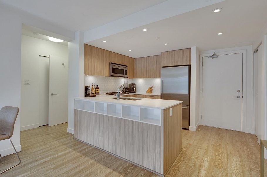 206 1061 Marine Drive North Vancouver, BC - 10