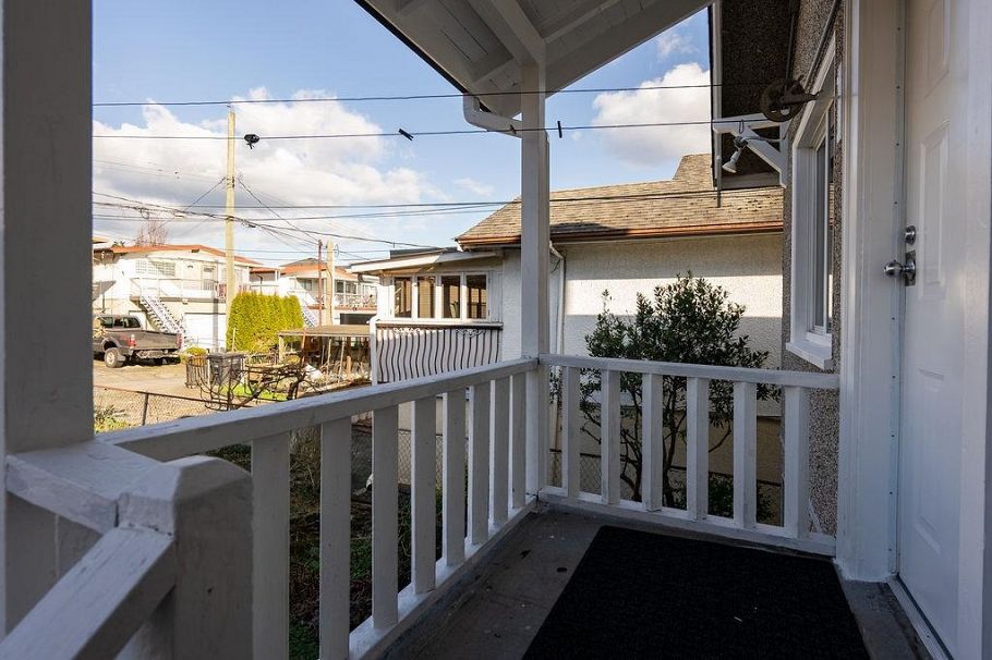 2867 E Georgia Street Vancouver, BC - 27