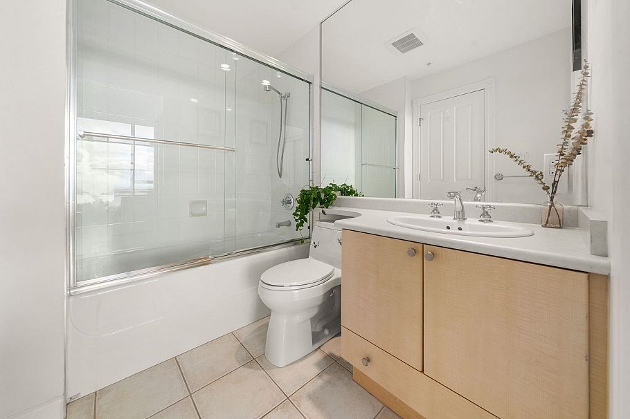 1006 160 E 13th Street North Vancouver, BC - 32