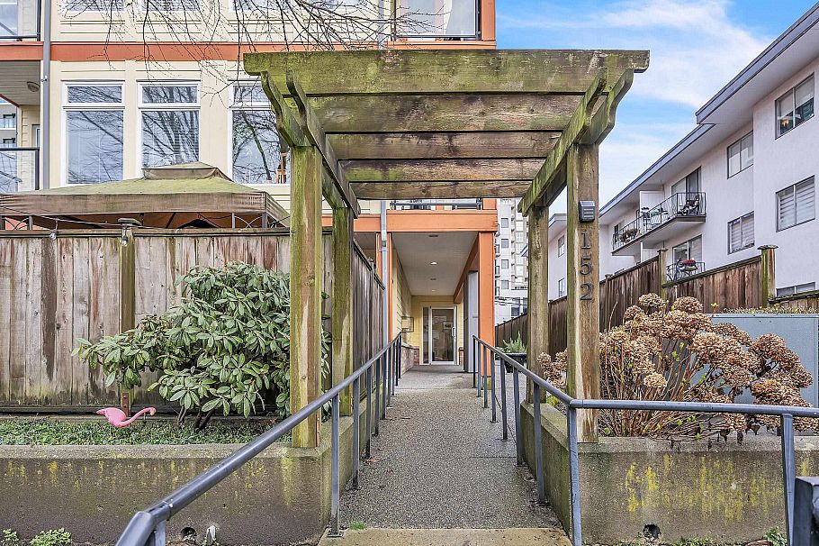302 152 E 12th Street North Vancouver, BC - 3