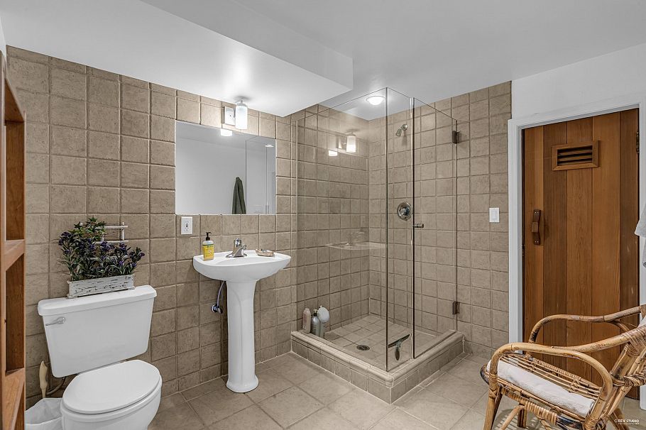 4323 Valencia Avenue North Vancouver, BC - 28