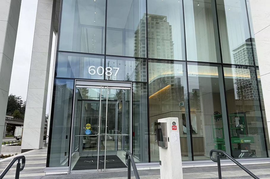 2304-2B2B1Den 6087 WILSON AVE AVENUE, Burnaby BC V5H 0M1 Burnaby, BC - 2