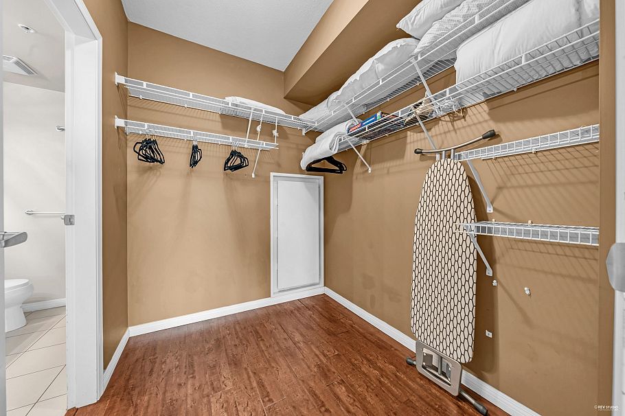 409 100 E Esplanade Street North Vancouver, BC - 17