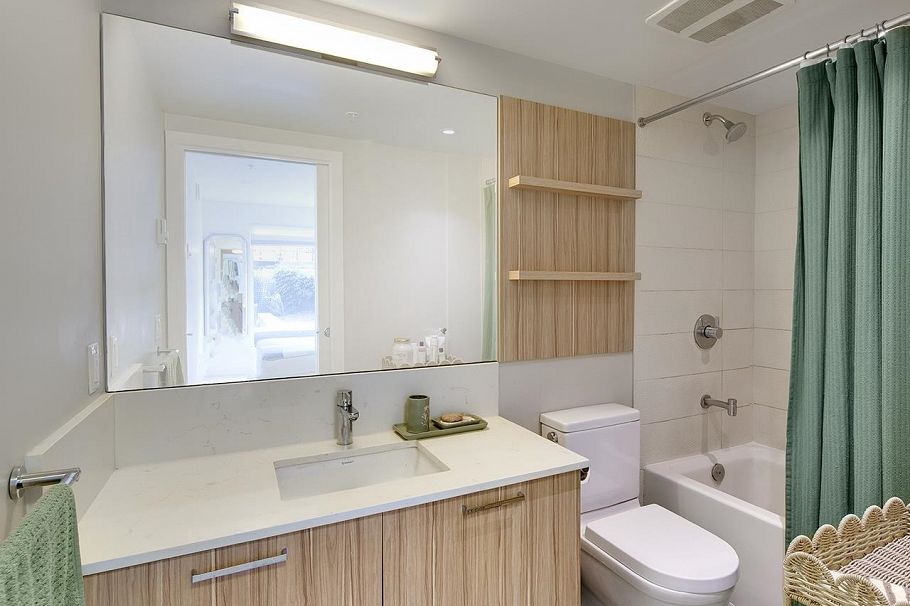 206 1061 Marine Drive North Vancouver, BC - 17