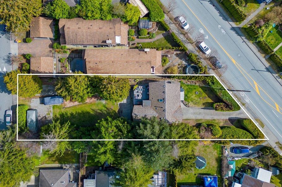 1837 Larson Road North Vancouver, BC - 2