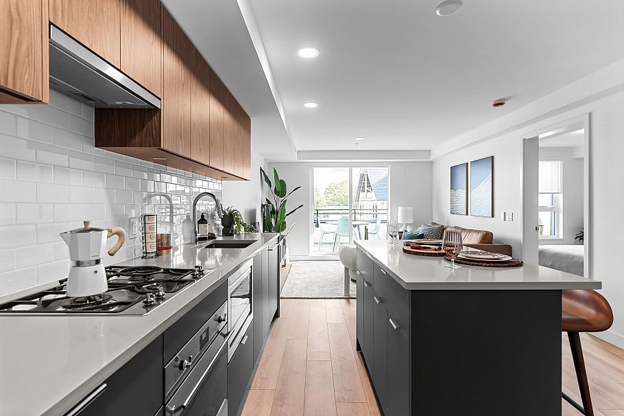 202 2419 Grant Street Vancouver, BC - 3