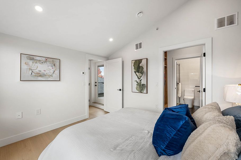 4 3065 Charles Street Vancouver, BC - 17