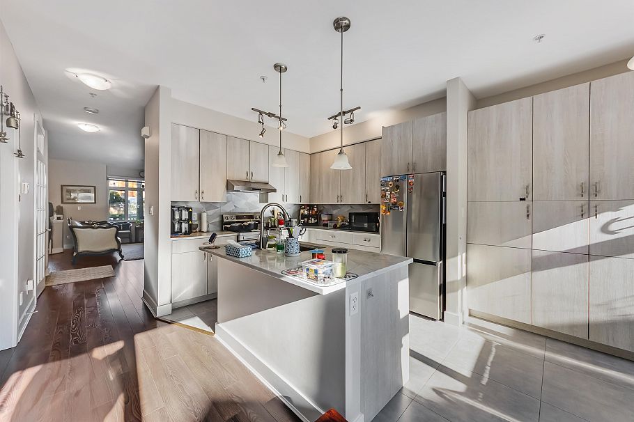 888 W 58th Avenue Vancouver, BC - 12