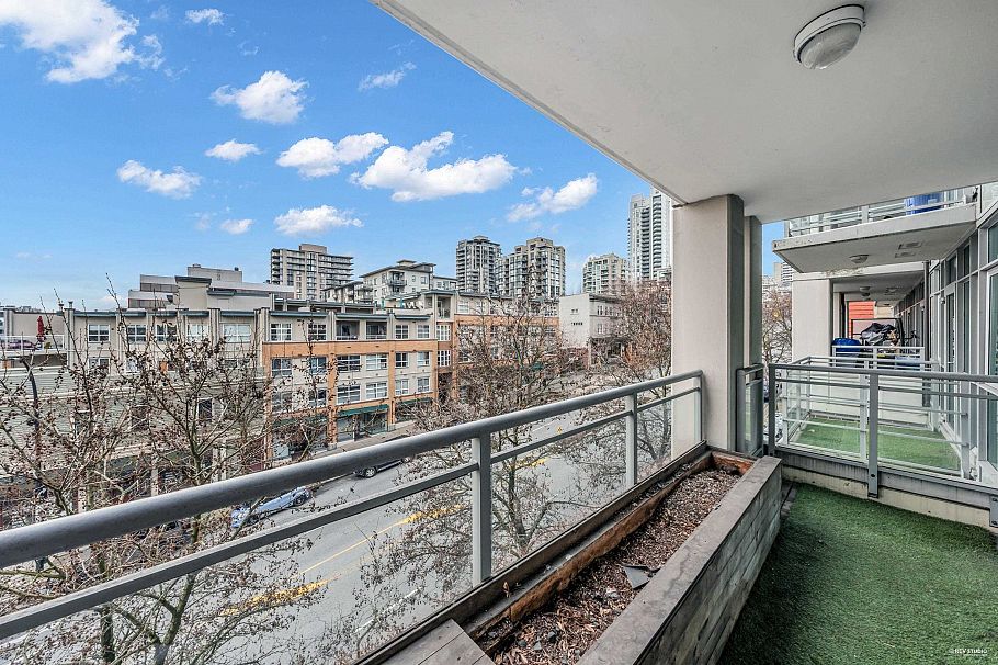 409 100 E Esplanade Street North Vancouver, BC - 25