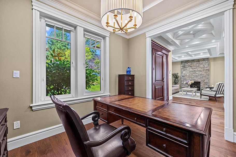 4042 W 34th Avenue Vancouver, BC - 5