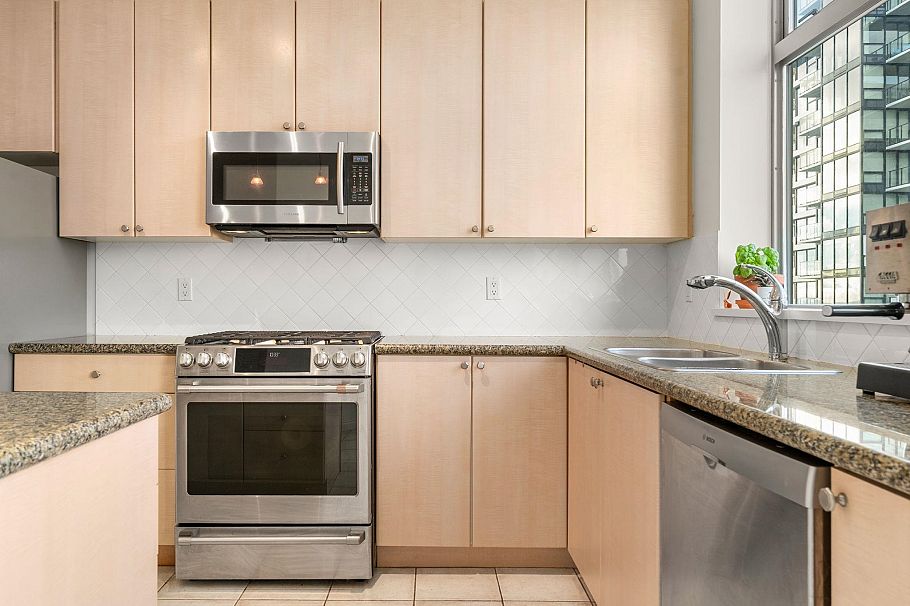 1006 160 E 13th Street North Vancouver, BC - 18