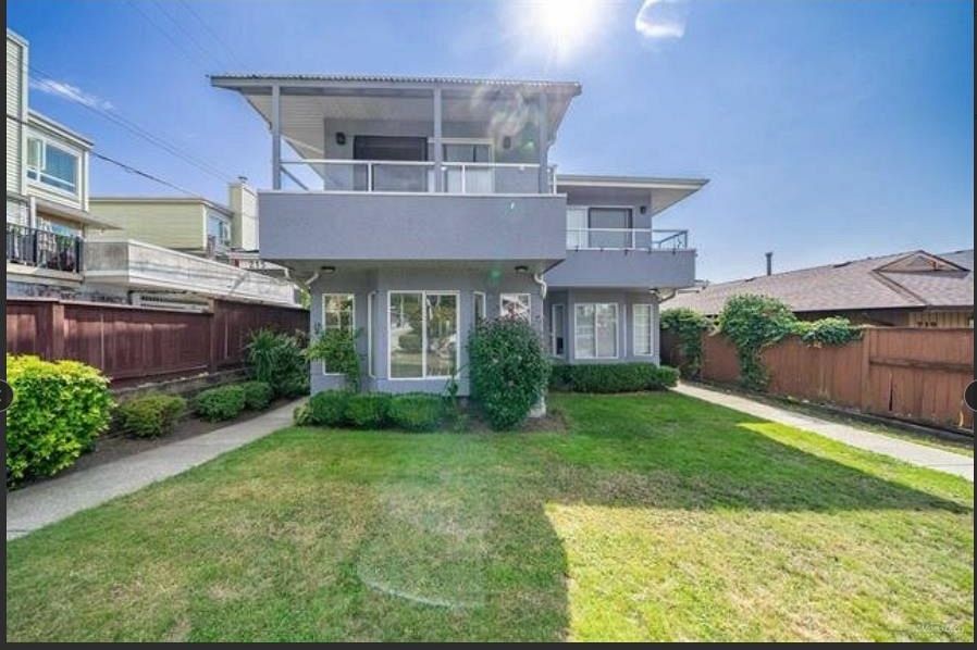 215 W 18th Street North Vancouver, BC - 1