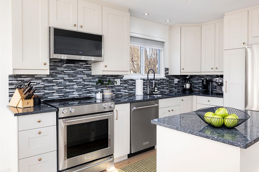 416 St. Georges Avenue North Vancouver, BC - 35