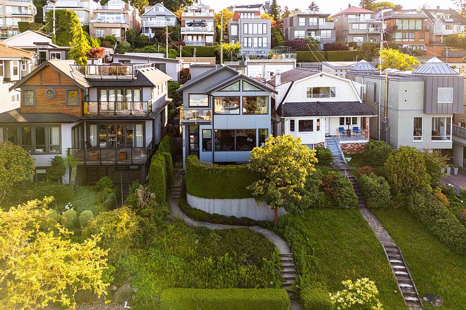 4371 Puget Drive Vancouver, BC - 1