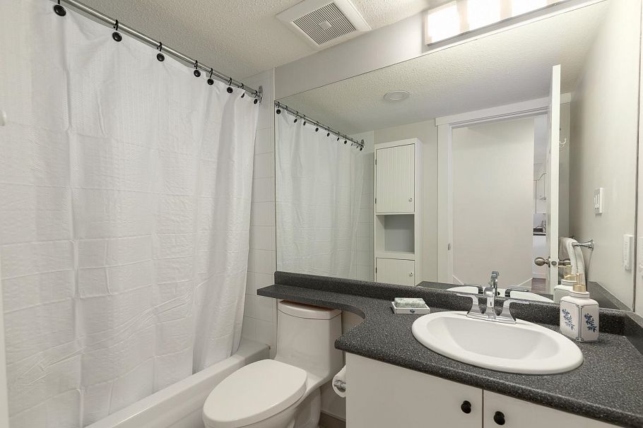 207 2211 Wall Street Vancouver, BC - 18