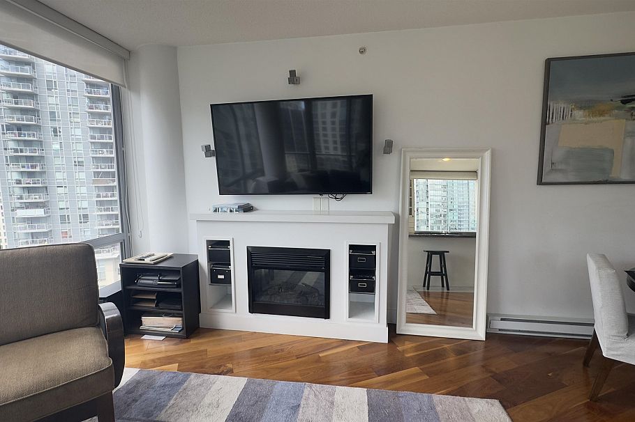 1404 1228 W Hastings Street Vancouver, BC - 3