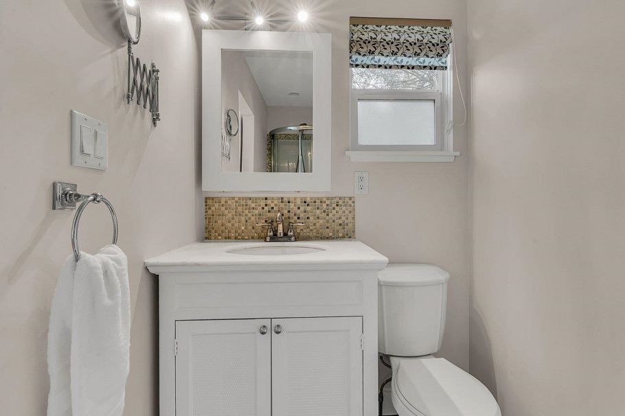 1837 Larson Road North Vancouver, BC - 20