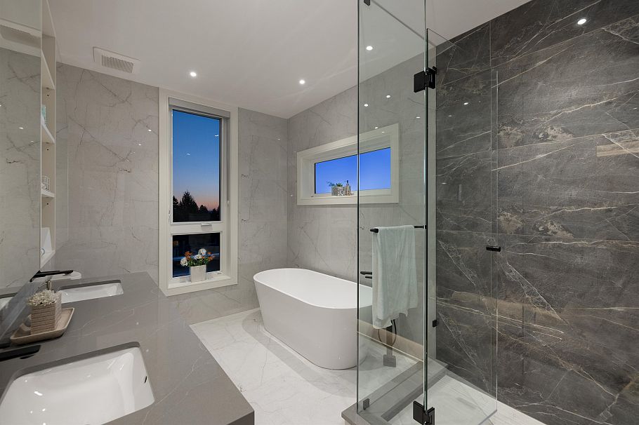 838 E 14th Street North Vancouver, BC - 26