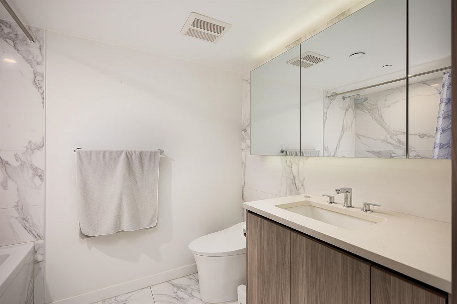 605 8555 Capstan Way Richmond, BC - 8