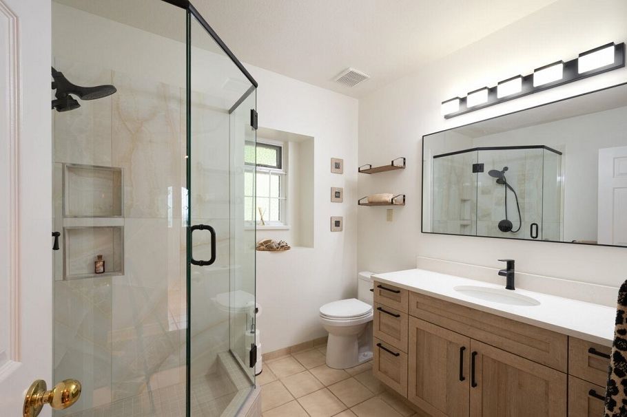 530 E Queens Road North Vancouver, BC - 23