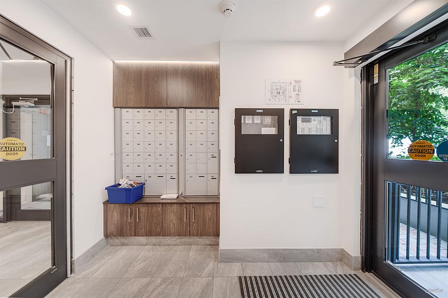 305 488 W 58th Avenue Vancouver, BC - 23