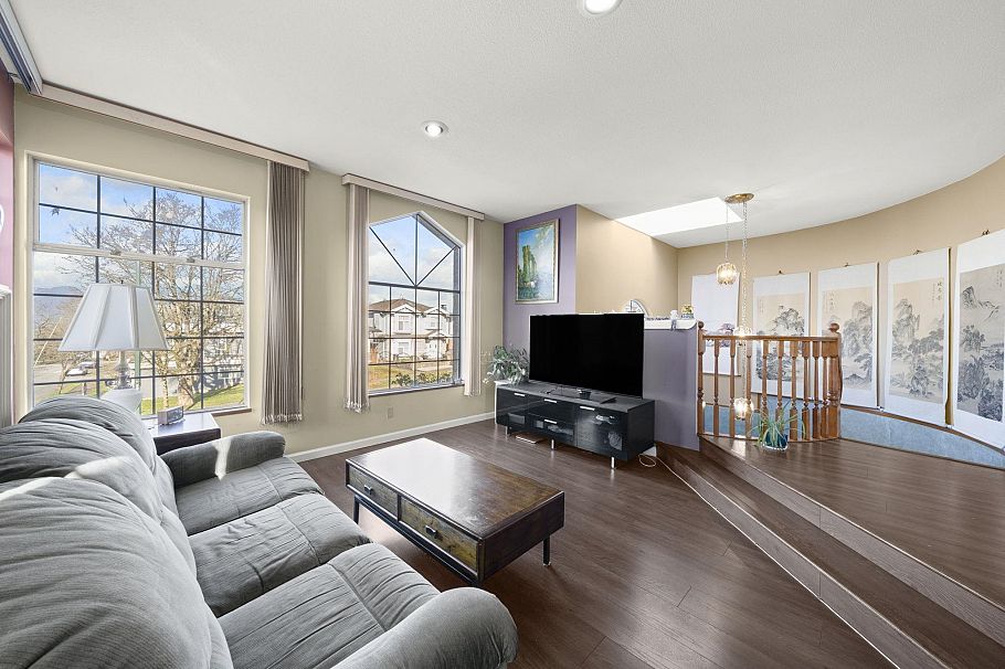 3206 E 25th Avenue Vancouver, BC - 3