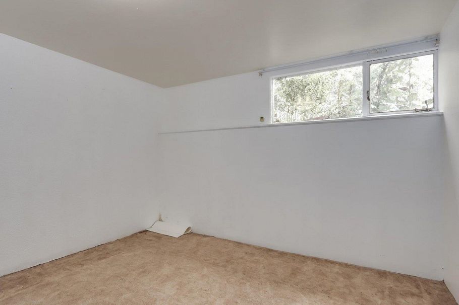 2701 St. Christophers Road North Vancouver, BC - 31