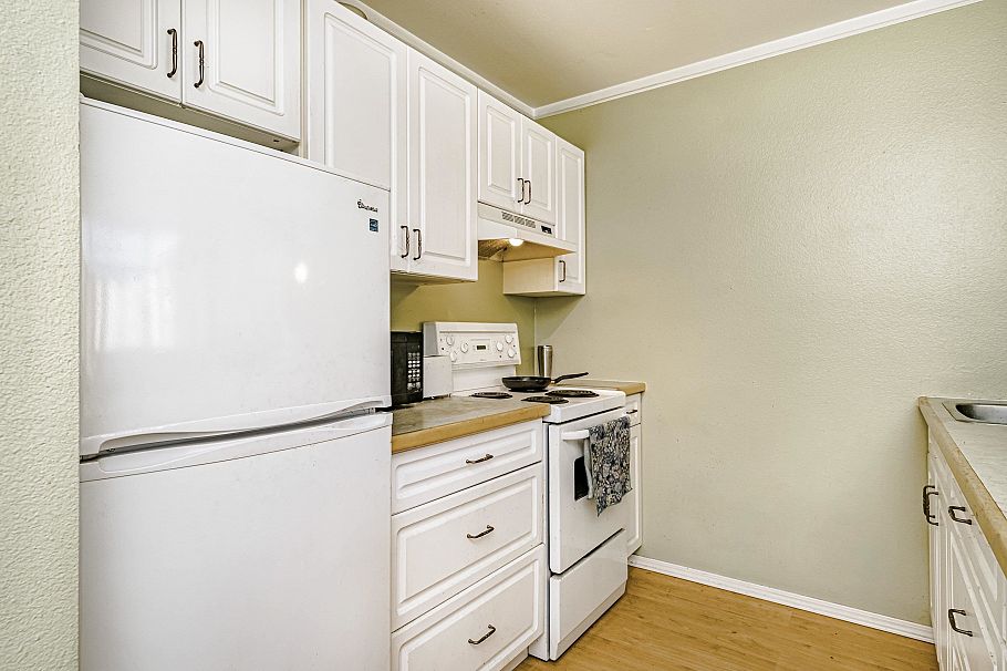 610 1330 Burrard Street Vancouver, BC - 1