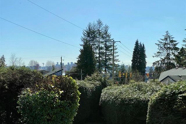 1837 Larson Road North Vancouver, BC - 31