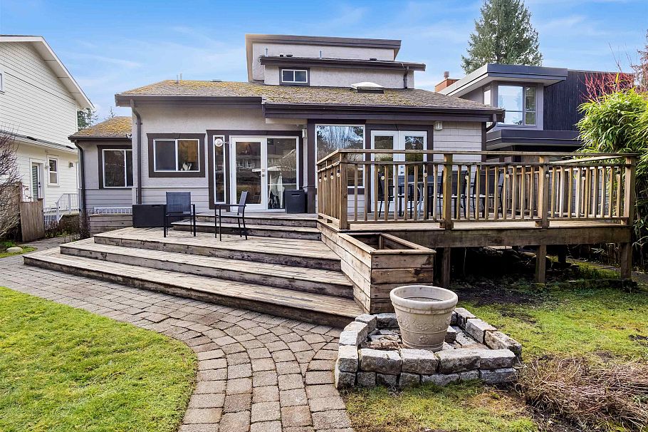 1140 W 20th Street North Vancouver, BC - 22