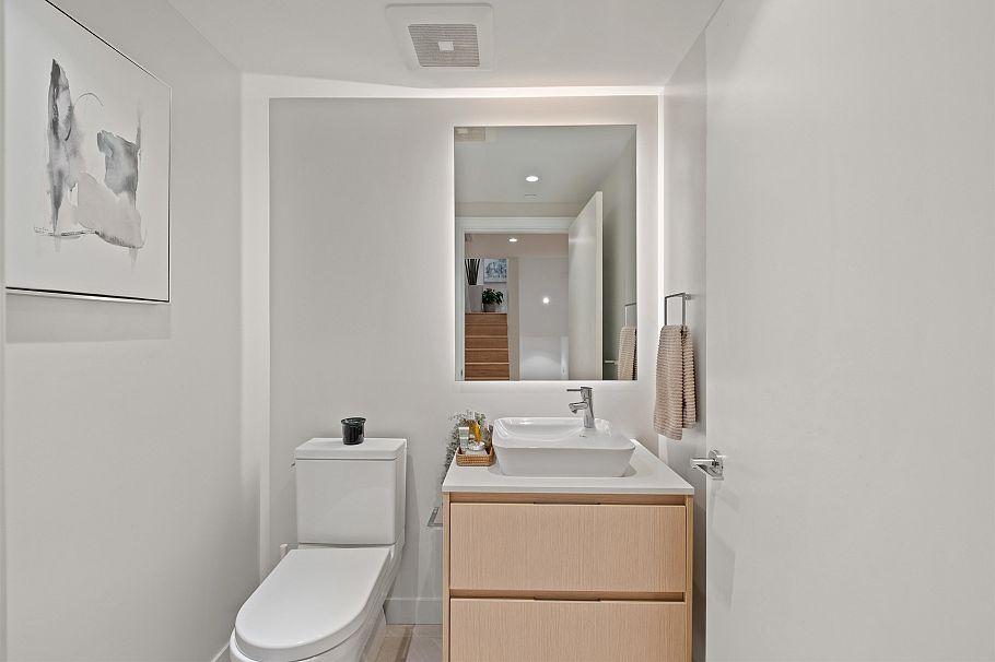 611 1500 Fern Street North Vancouver, BC - 18