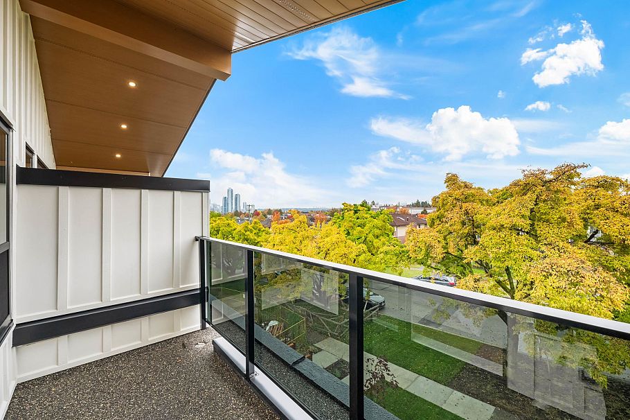 4 3065 Charles Street Vancouver, BC - 21