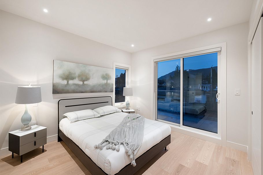 838 E 14th Street North Vancouver, BC - 30