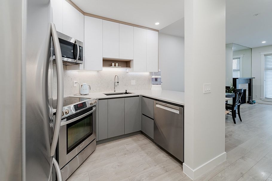 212 1924 Comox Street Vancouver, BC - 11