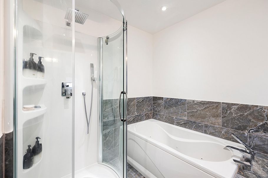 416 St. Georges Avenue North Vancouver, BC - 29