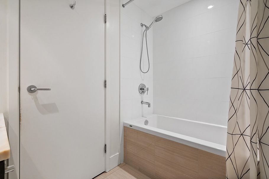 1608 150 W 15th Street North Vancouver, BC - 30