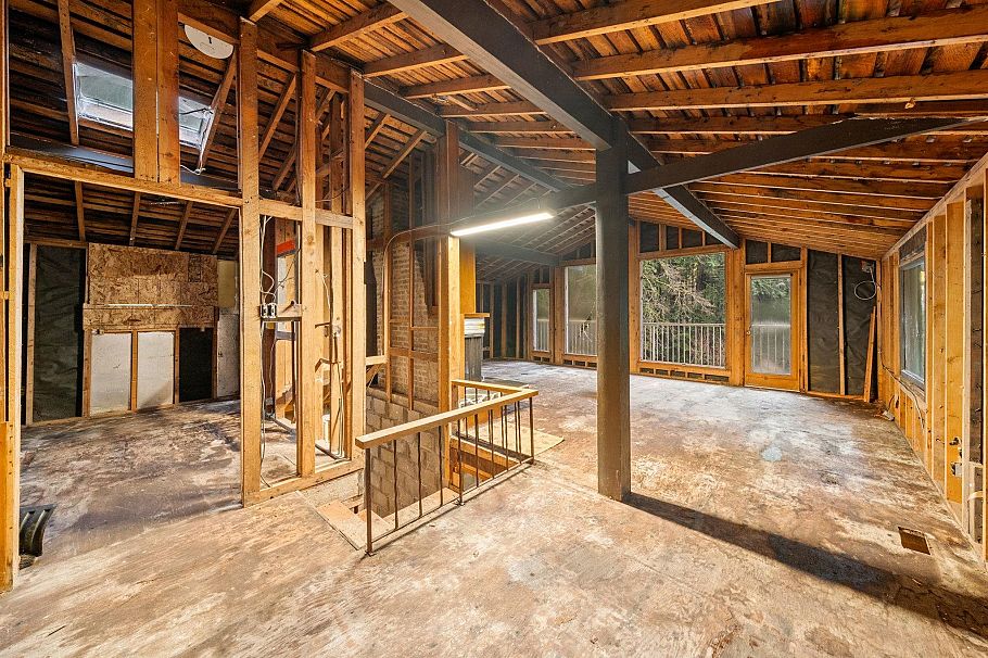 4520 Lynn Valley Road North Vancouver, BC - 4