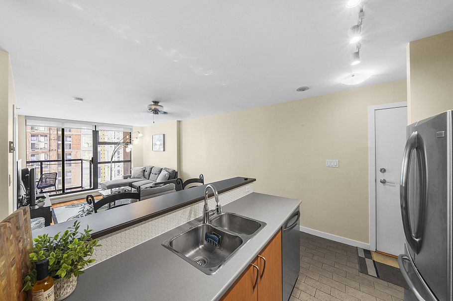 2107 1295 Richards Street Vancouver, BC - 2