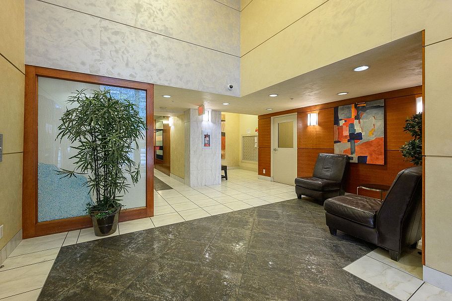 405 168 E Esplanade North Vancouver, BC - 17