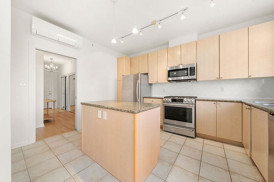 1006 160 E 13th Street North Vancouver, BC - 16