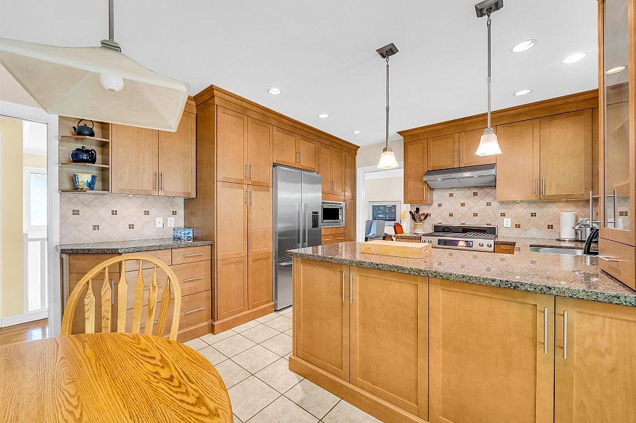 1202 Bracknell Crescent North Vancouver, BC - 8