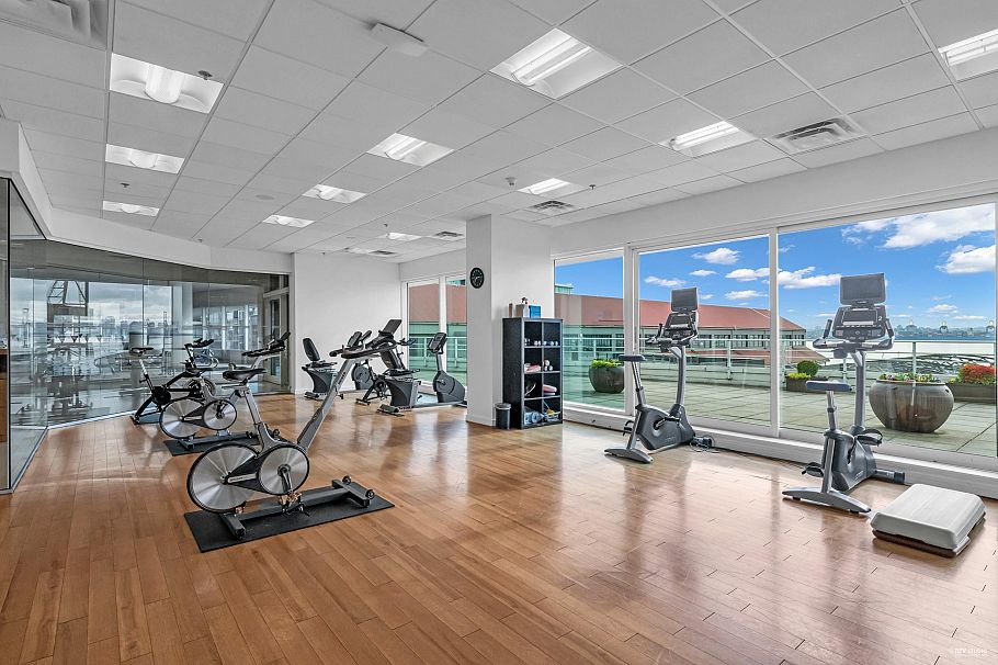 409 100 E Esplanade Street North Vancouver, BC - 34