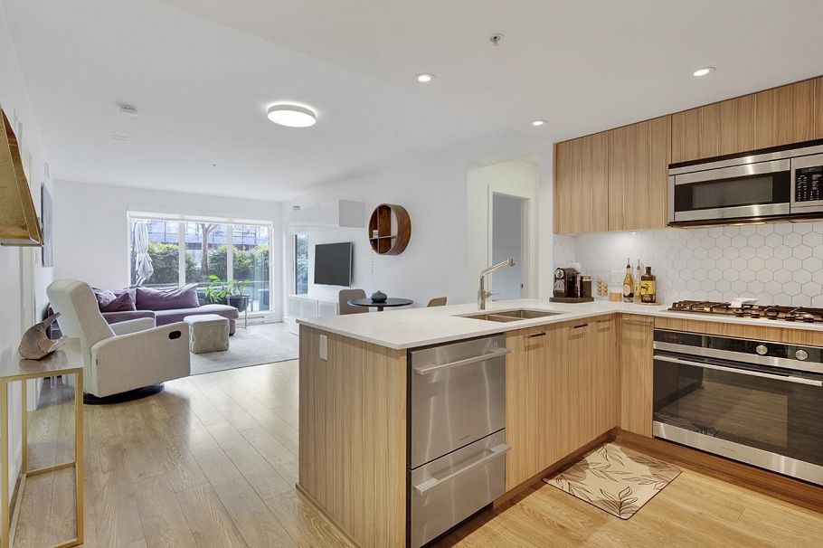 206 1061 Marine Drive North Vancouver, BC - 9